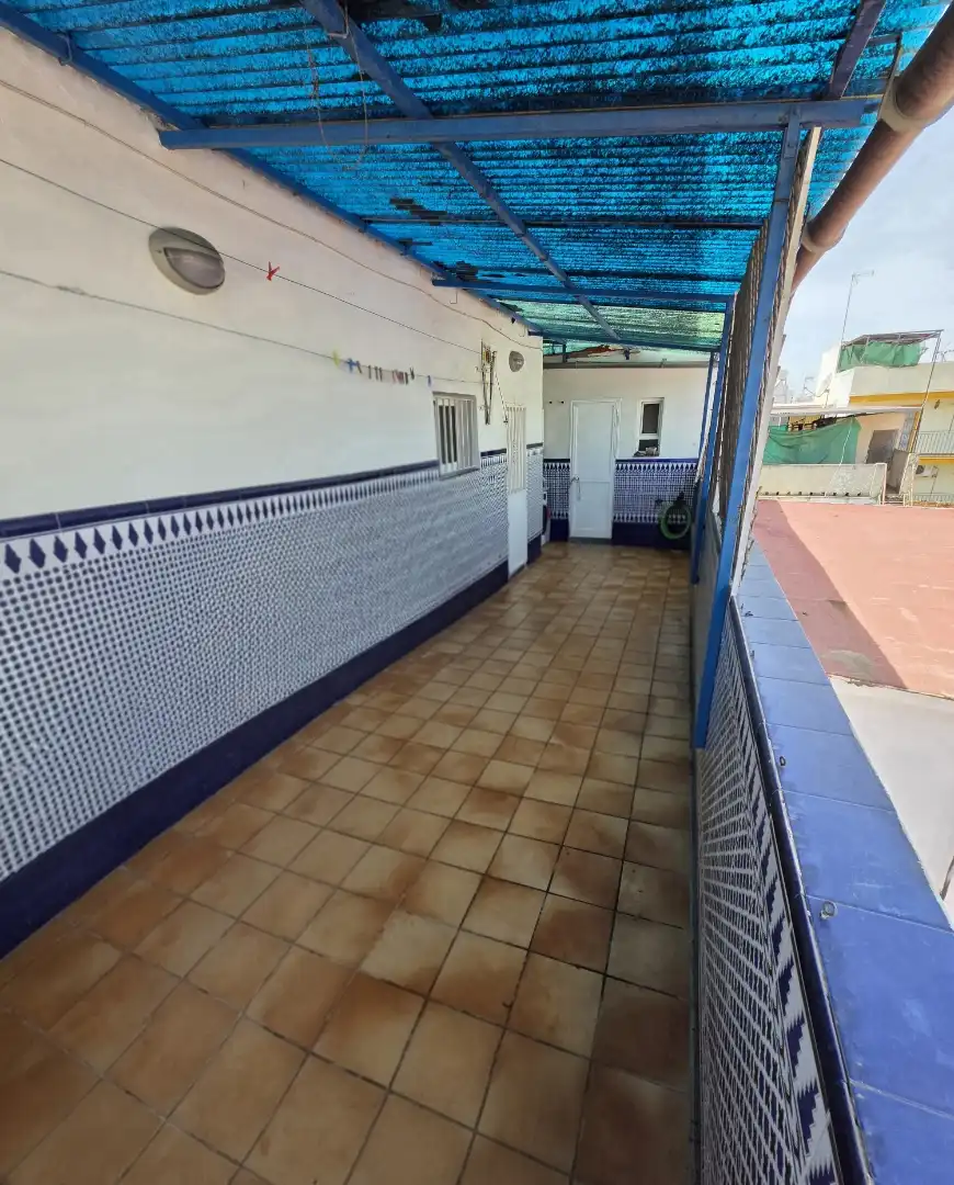 Piso en venta en Calle Emilia Pardo Bazán, 1, La Plata Terraza de Piso en venta en Sevilla con Aire acondicionado, Terraza y Horno