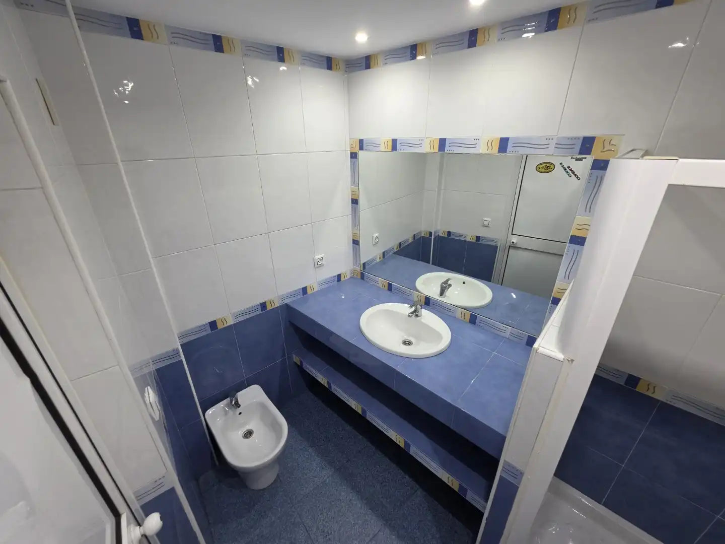 Piso en venta en Calle Emilia Pardo Bazán, 1, La Plata Baño de Piso en venta en Sevilla con Aire acondicionado, Terraza y Horno