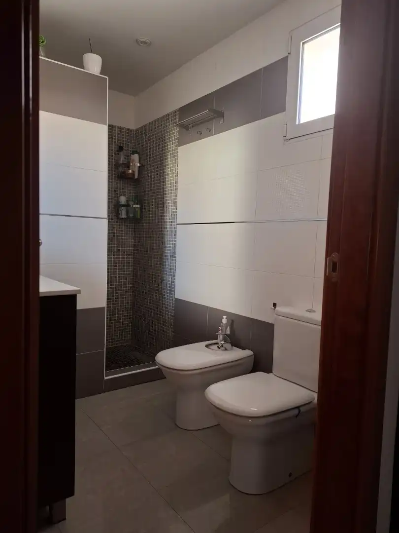 Casa adosada en venta en Calle Santa Lucia, 5, Almansa Baño de Casa adosada en venta en Almansa con Terraza y Balcón