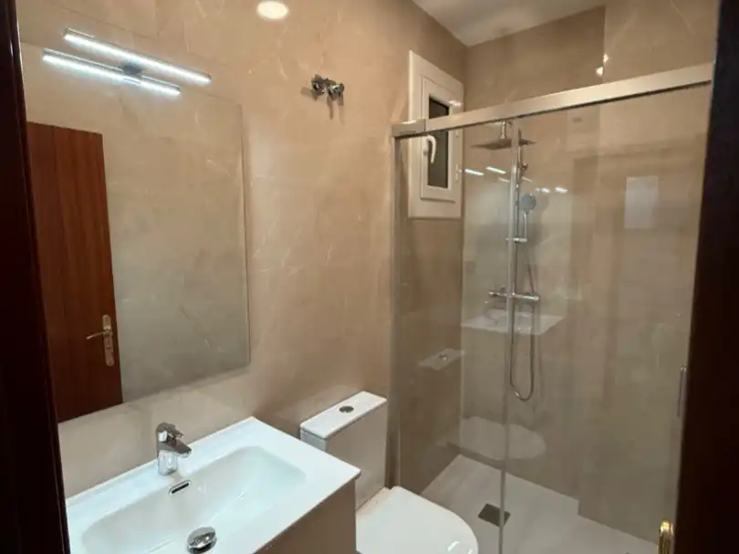 Piso en venta en Carrer de la Baronessa de Maldà, 26, El Gall Baño de Piso en venta en Esplugues de Llobregat