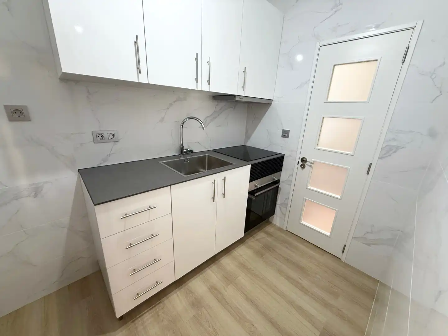 Piso en venta en Carrer de la Baronessa de Maldà, 26, El Gall Cocina de Piso en venta en Esplugues de Llobregat