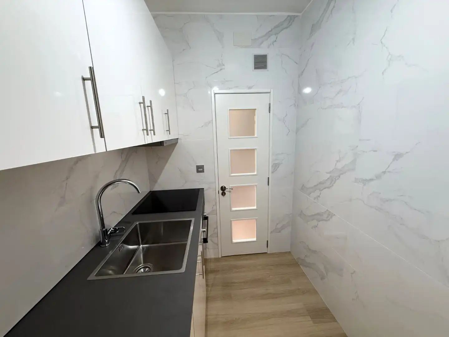 Piso en venta en Carrer de la Baronessa de Maldà, 26, El Gall Cocina de Piso en venta en Esplugues de Llobregat