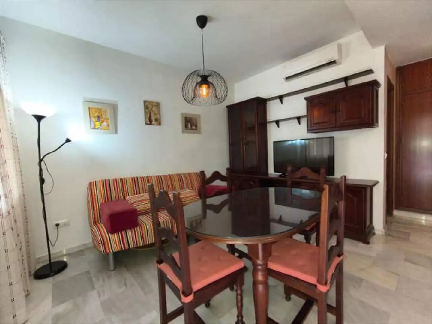 Apartamento de alquiler en Sanlúcar la Mayor Comedor de Apartamento de alquiler en Sanlúcar la Mayor con Calefacción