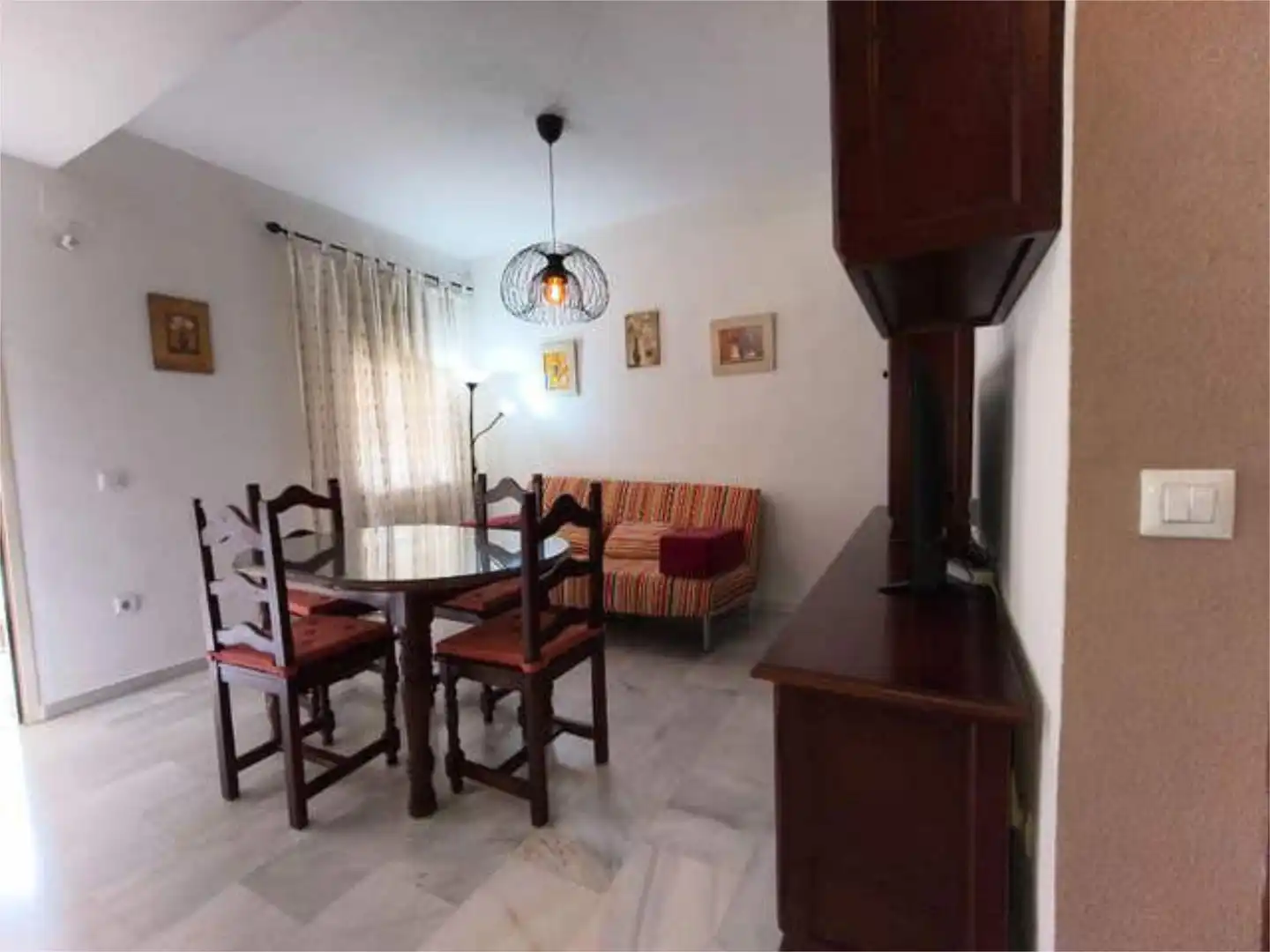 Apartamento de alquiler en Sanlúcar la Mayor Sala de estar de Apartamento de alquiler en Sanlúcar la Mayor con Calefacción