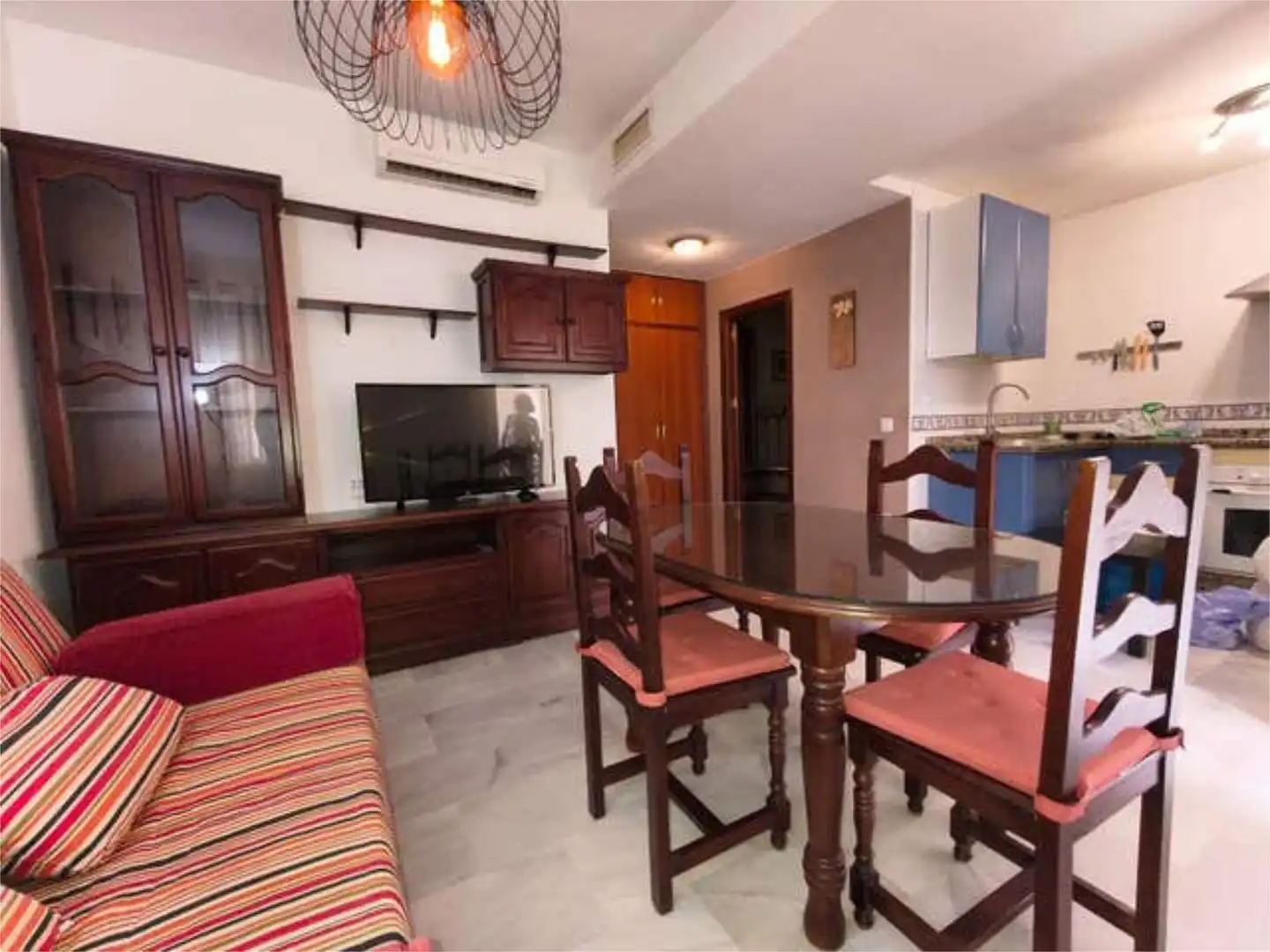 Apartamento de alquiler en Sanlúcar la Mayor Comedor de Apartamento de alquiler en Sanlúcar la Mayor con Calefacción