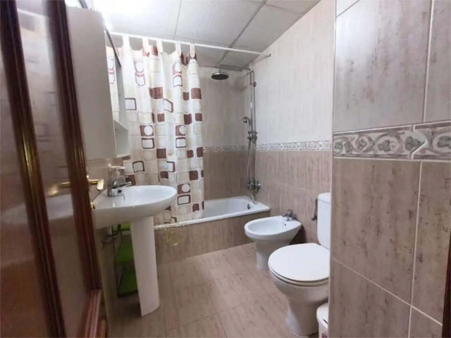 Apartamento de alquiler en Sanlúcar la Mayor Baño de Apartamento de alquiler en Sanlúcar la Mayor con Calefacción