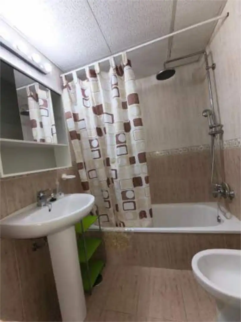 Apartamento de alquiler en Sanlúcar la Mayor Baño de Apartamento de alquiler en Sanlúcar la Mayor con Calefacción