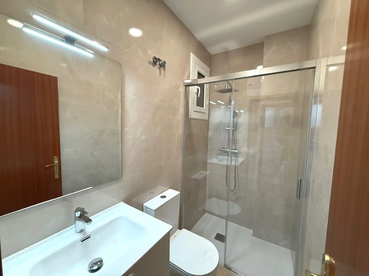 Piso en venta en Carrer de la Baronessa de Maldà, 26, El Gall Baño de Piso en venta en Esplugues de Llobregat