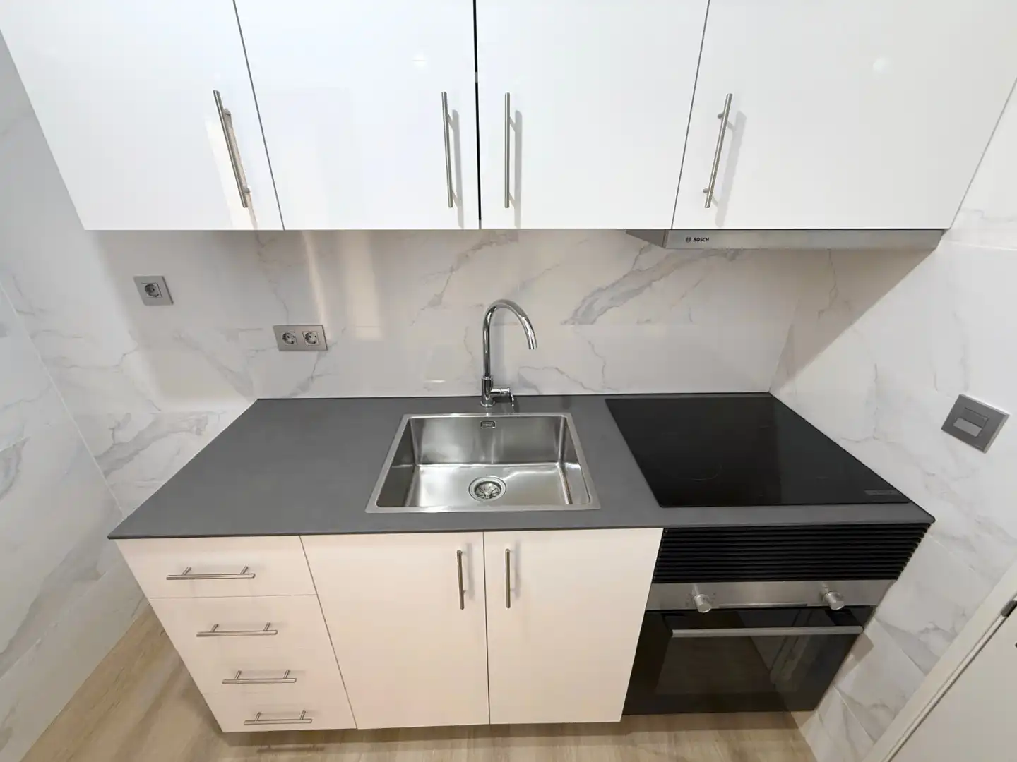 Piso en venta en Carrer de la Baronessa de Maldà, 26, El Gall Cocina de Piso en venta en Esplugues de Llobregat