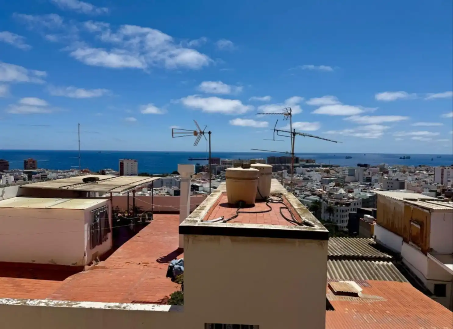 Außenansicht von Wohnung zum Verkauf in Las Palmas de Gran Canaria mit Klimaanlage