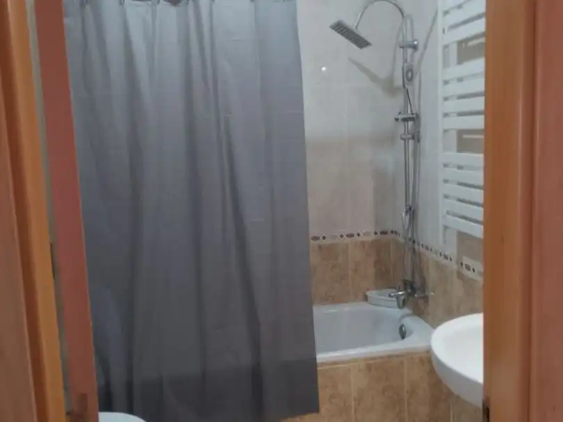 Bany de Casa o xalet en venda en Almonacid de Toledo amb Aire condicionat, Jardí privat i Terrassa