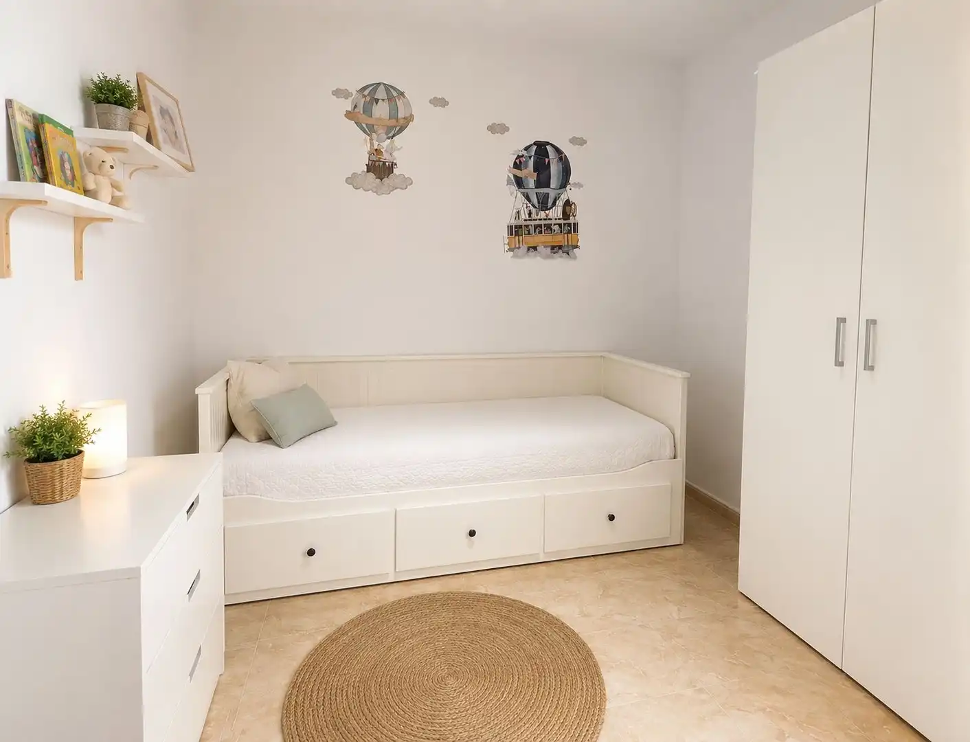 Piso en venta en Calle Rodríguez de la Fuente, 12, Aljomahima - Ermita Habitación de Piso en venta en Las Gabias con Aire acondicionado