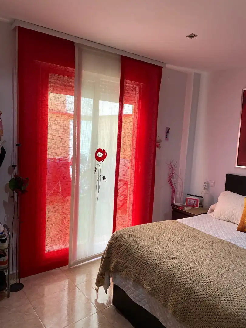 Piso en venta en Calle Rodríguez de la Fuente, 12, Aljomahima - Ermita Habitación de Piso en venta en Las Gabias con Aire acondicionado