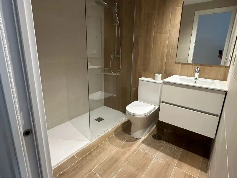 Apartments for rent in Avinguda de la Armada Española, 2, Santa Pola Bathroom of Apartments for rent in Santa Pola with Air Conditioner, Terrace and Swimming Pool