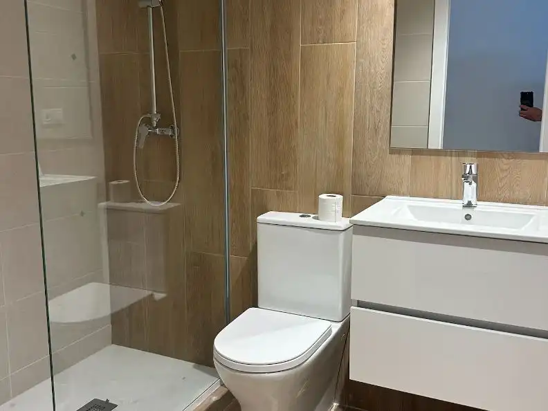 Apartments for rent in Avinguda de la Armada Española, 2, Santa Pola Bathroom of Apartments for rent in Santa Pola with Air Conditioner, Terrace and Swimming Pool