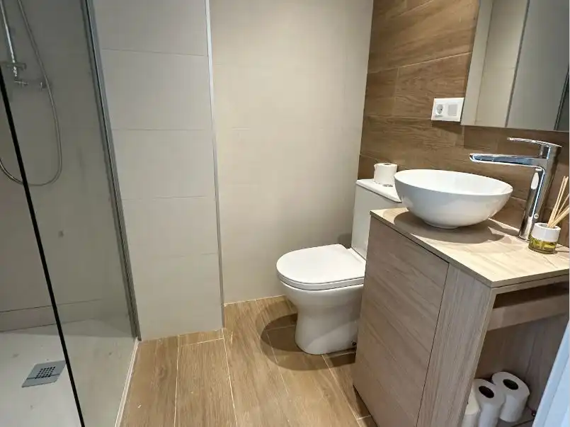 Apartments for rent in Avinguda de la Armada Española, 2, Santa Pola Bathroom of Apartments for rent in Santa Pola with Air Conditioner, Terrace and Swimming Pool