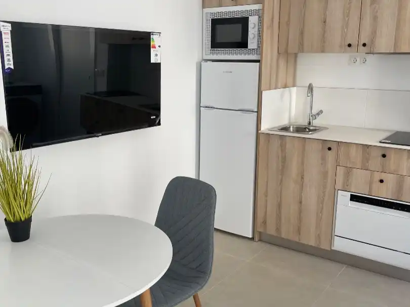 Study for rent in Calle Teniente Salvio Ravassa, 3, Carranque - Haza Cuevas Kitchen of Study for rent in Málaga Capital with Air Conditioner and Balcony