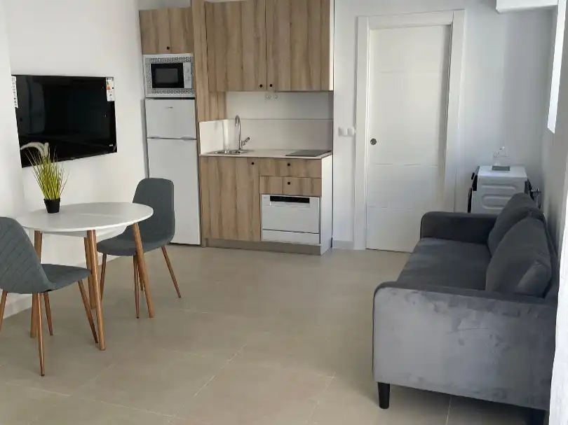 Study for rent in Calle Teniente Salvio Ravassa, 3, Carranque - Haza Cuevas Kitchen of Study for rent in Málaga Capital with Air Conditioner and Balcony