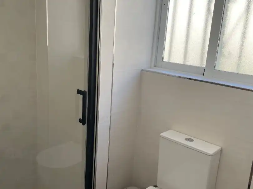 Study for rent in Calle Teniente Salvio Ravassa, 3, Carranque - Haza Cuevas Bathroom of Study for rent in Málaga Capital with Air Conditioner and Balcony