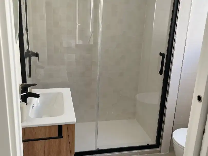 Study for rent in Calle Teniente Salvio Ravassa, 3, Carranque - Haza Cuevas Bathroom of Study for rent in Málaga Capital with Air Conditioner and Balcony