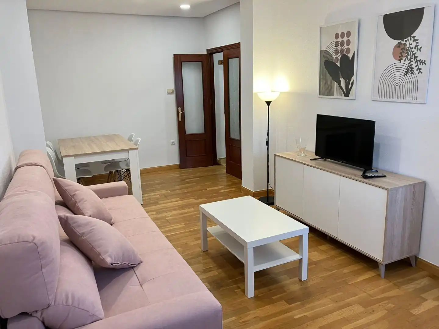 Apartments for rent in Calle Luis Buñuel, 2, Sur Living room of Apartments for rent in Mérida with Air Conditioner, Parquet flooring and Furnished