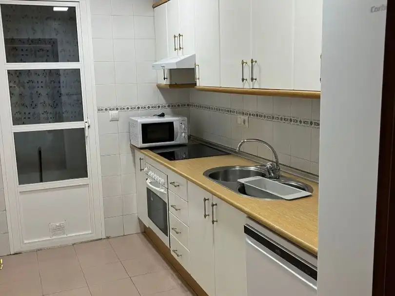 Apartments for rent in Calle Luis Buñuel, 2, Sur Kitchen of Apartments for rent in Mérida with Air Conditioner, Parquet flooring and Furnished