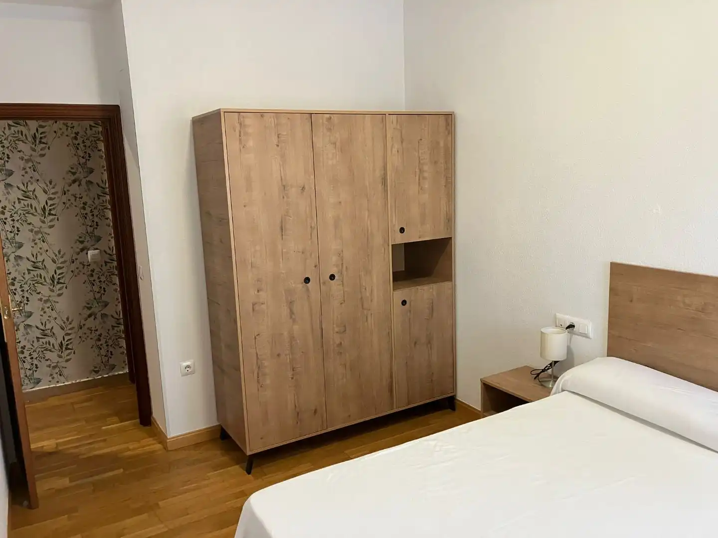 Apartments for rent in Calle Luis Buñuel, 2, Sur Bedroom of Apartments for rent in Mérida with Air Conditioner, Parquet flooring and Furnished