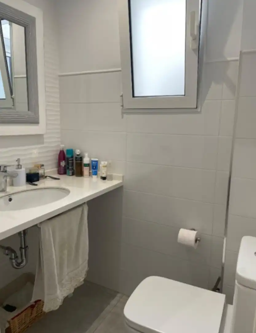 Bathroom of Flat for rent in Badalona