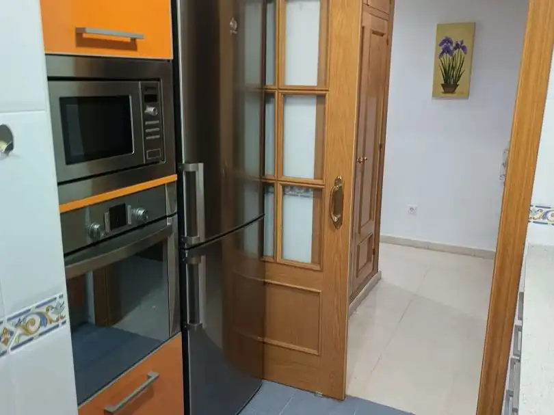 Piso de alquiler en Avenida Doctor Juan Reyes, 6, La Zarzuela - San José - Belén Cocina de Piso de alquiler en Linares con Aire acondicionado, Calefacción y Amueblado