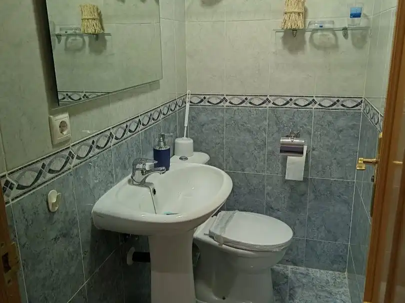 Piso de alquiler en Avenida Doctor Juan Reyes, 6, La Zarzuela - San José - Belén Baño de Piso de alquiler en Linares con Aire acondicionado, Calefacción y Amueblado