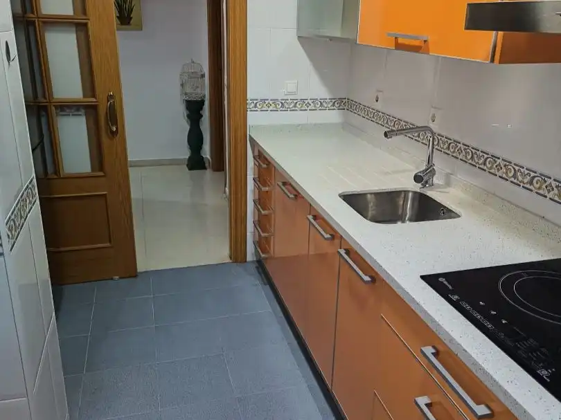 Piso de alquiler en Avenida Doctor Juan Reyes, 6, La Zarzuela - San José - Belén Cocina de Piso de alquiler en Linares con Aire acondicionado, Calefacción y Amueblado