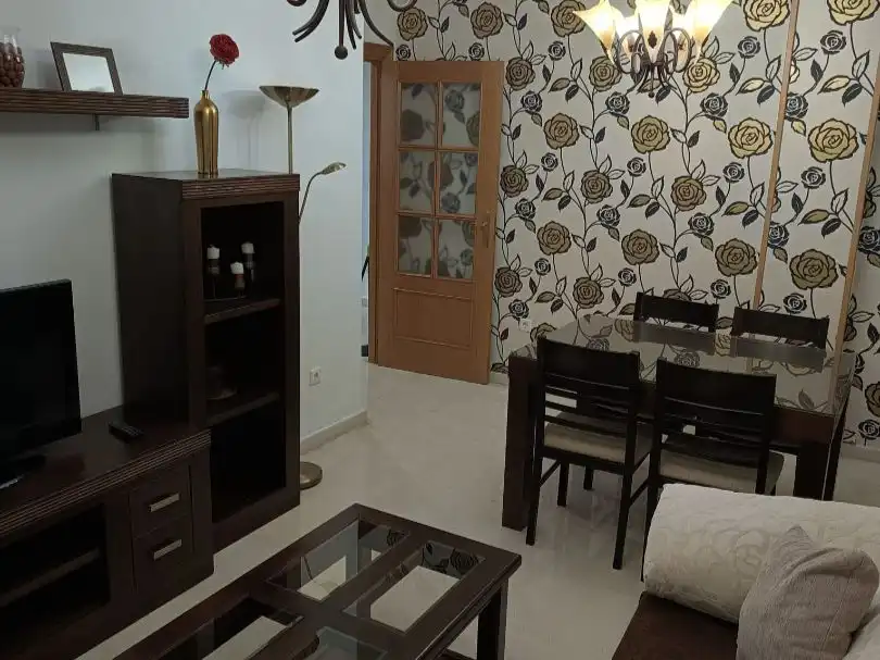 Piso de alquiler en Avenida Doctor Juan Reyes, 6, La Zarzuela - San José - Belén Comedor de Piso de alquiler en Linares con Aire acondicionado, Calefacción y Amueblado