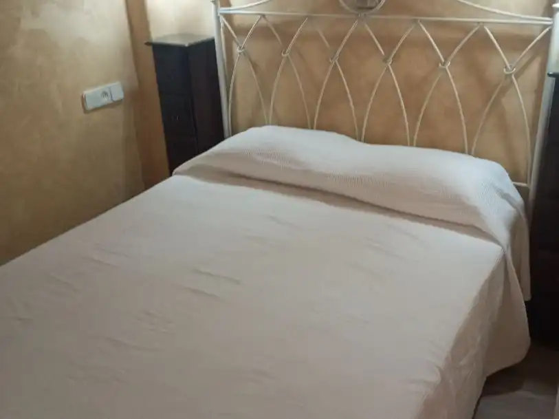 Apartament de lloguer a Calle Angosta, 2, Arenas de San Pedro Dormitori de Apartament de lloguer en Arenas de San Pedro amb Calefacció i Moblat