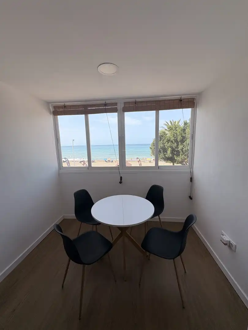Piso de alquiler en Avenida Salvador Allende, 194, El Palo Comedor de Piso de alquiler en Málaga con Terraza, Amueblado y Balcón