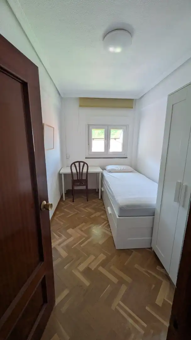 Room in Calle de San Marcelo, 22, Ventas Bedroom of Flat for share in Madrid with Air Conditioner, Heating and Parquet flooring