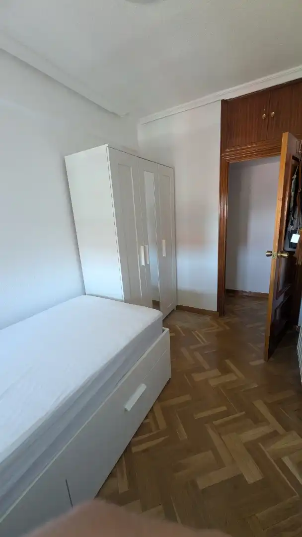 Room in Calle de San Marcelo, 22, Ventas Bedroom of Flat for share in Madrid with Air Conditioner, Heating and Parquet flooring