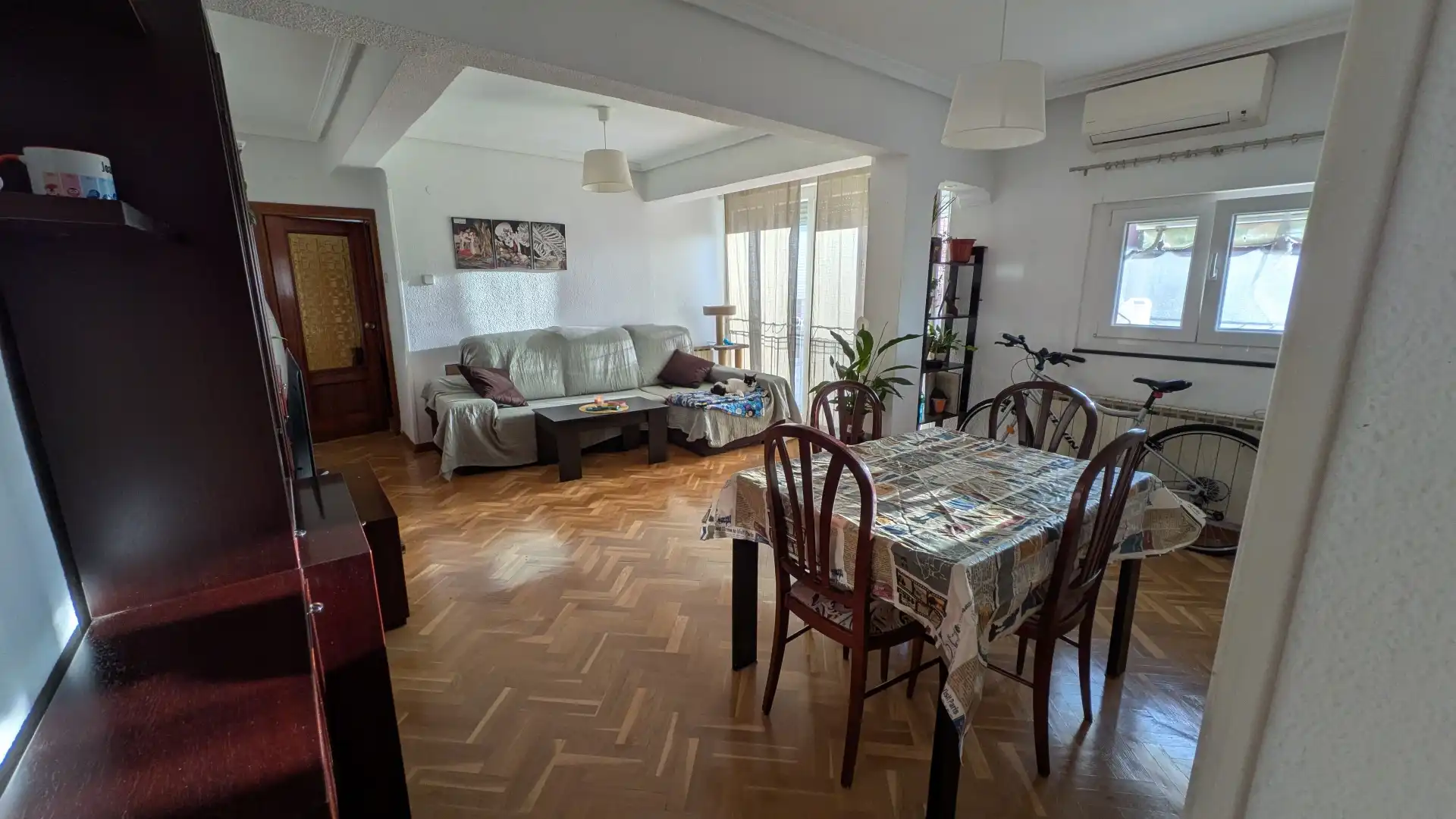 Room in Calle de San Marcelo, 22, Ventas Living room of Flat for share in Madrid with Air Conditioner, Heating and Parquet flooring