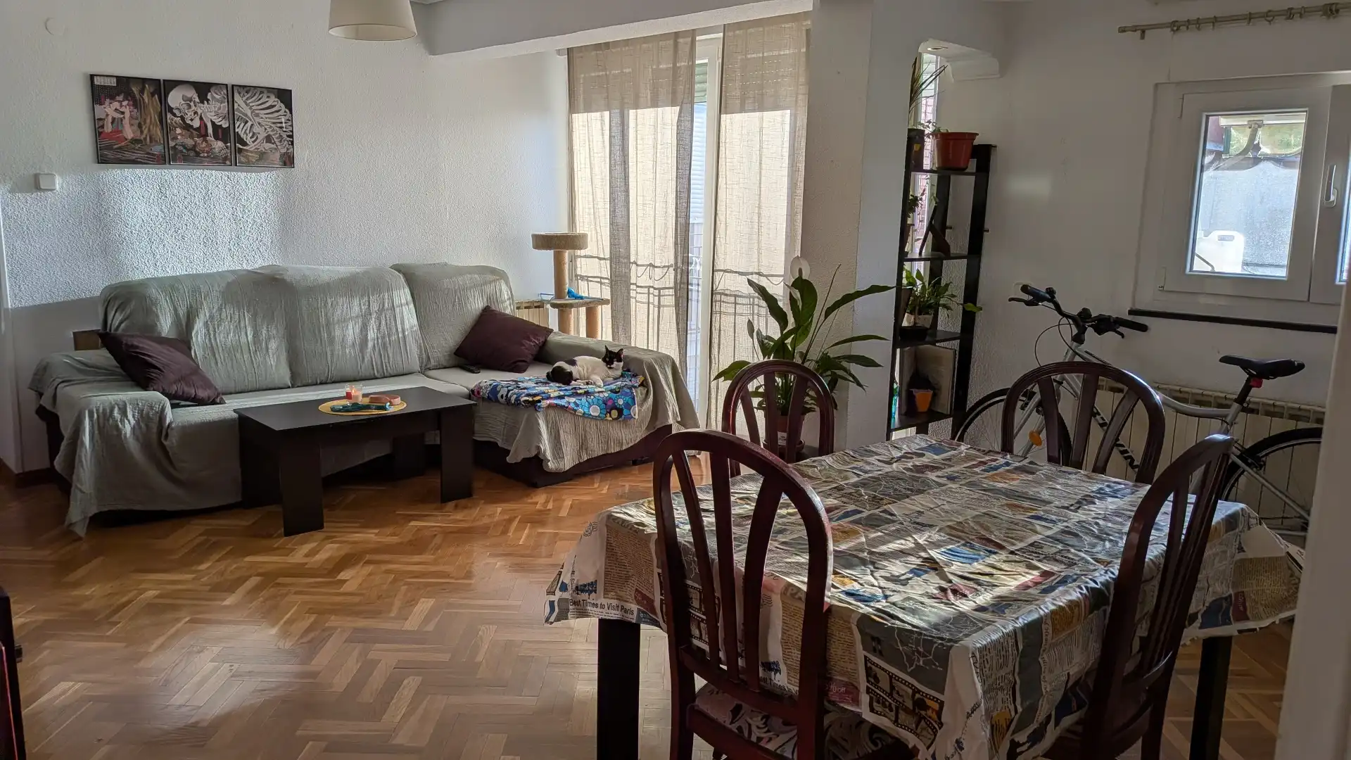 Room in Calle de San Marcelo, 22, Ventas Living room of Flat for share in Madrid with Air Conditioner, Heating and Parquet flooring