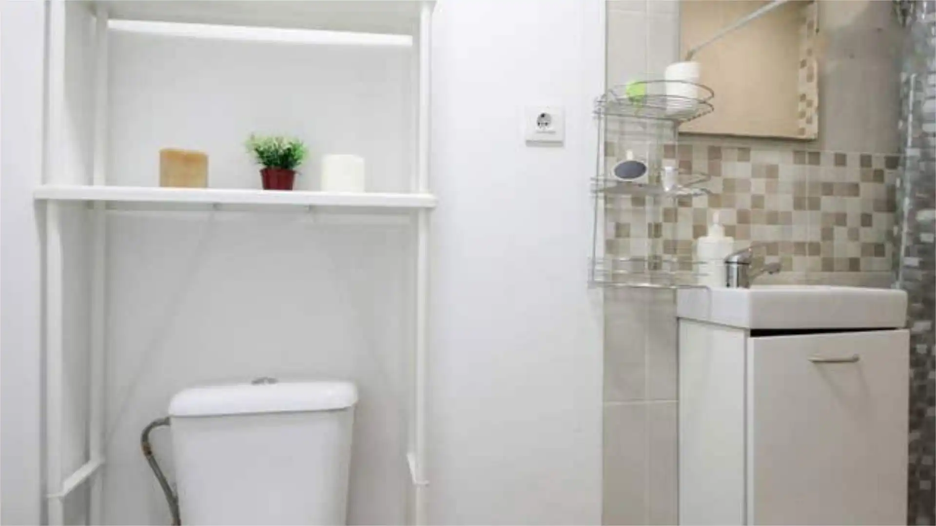 Study for rent in El Carmel Bathroom of Study for rent in Barcelona with Heating and Pets allowed