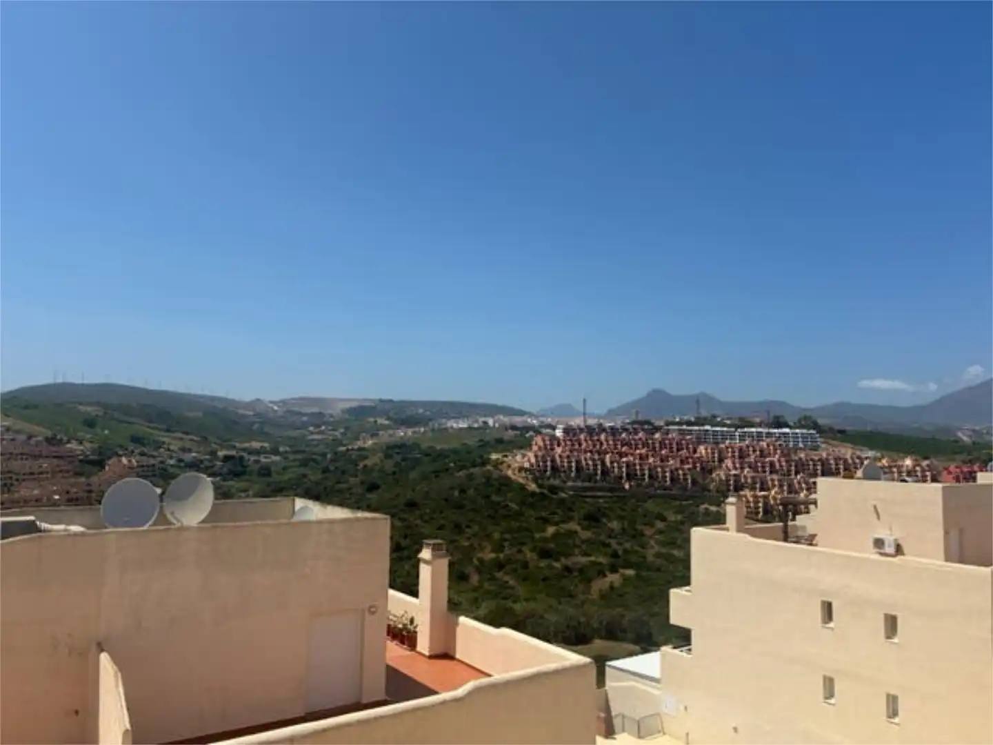 Àtic en venda a Puerto de la Duquesa Vista exterior de Àtic en venda en Manilva amb Terrassa i Piscina