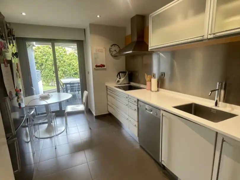 Casa adosada en venda a Carretera de Carabanchel, 20, Pueblo Cuina de Casa adosada en venda en Pozuelo de Alarcón amb Aire condicionat, Calefacció i Jardí privat