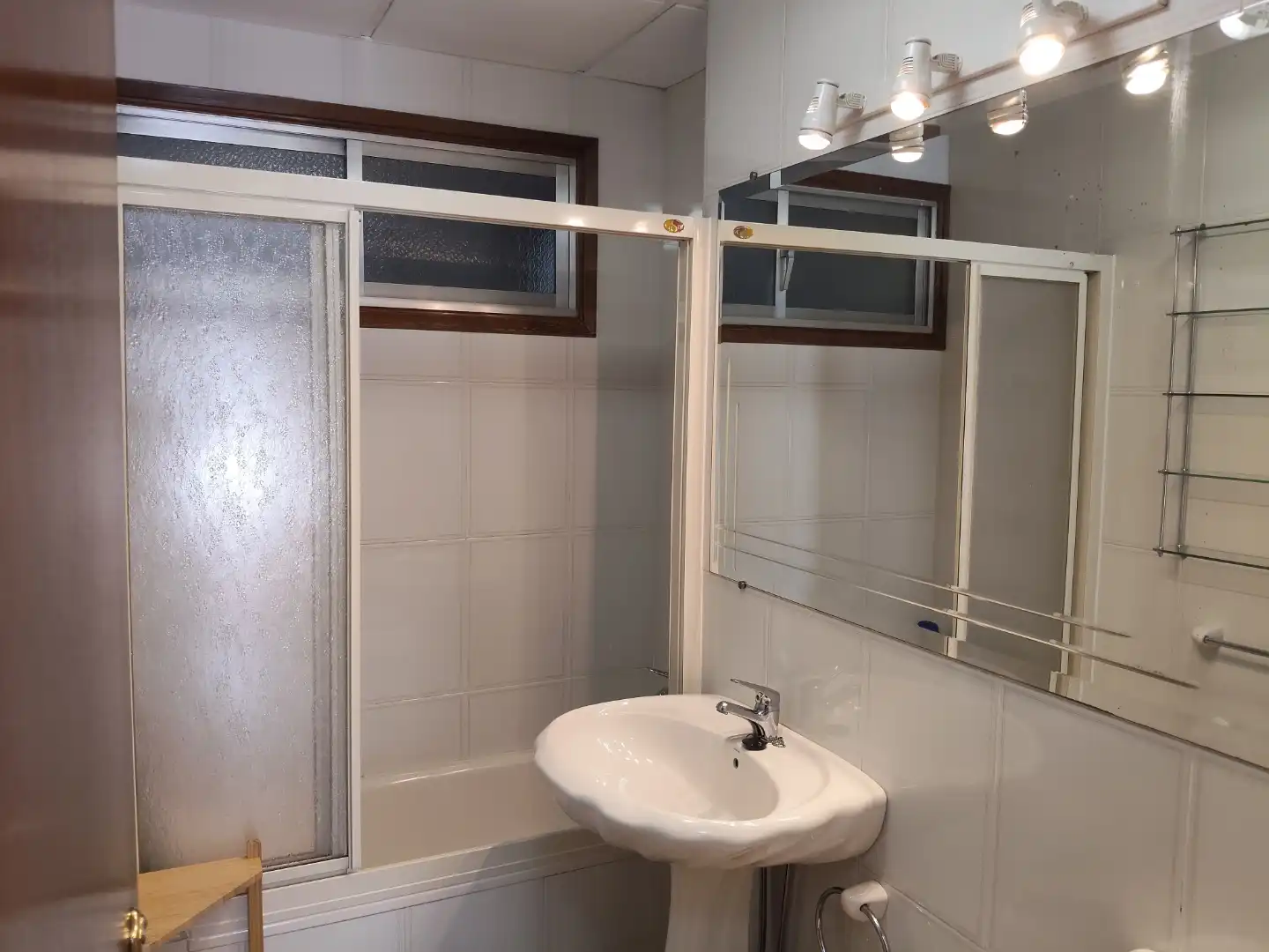 Room in Rúa do Conde de Torrecedeira, 19, Berbés - Peritos