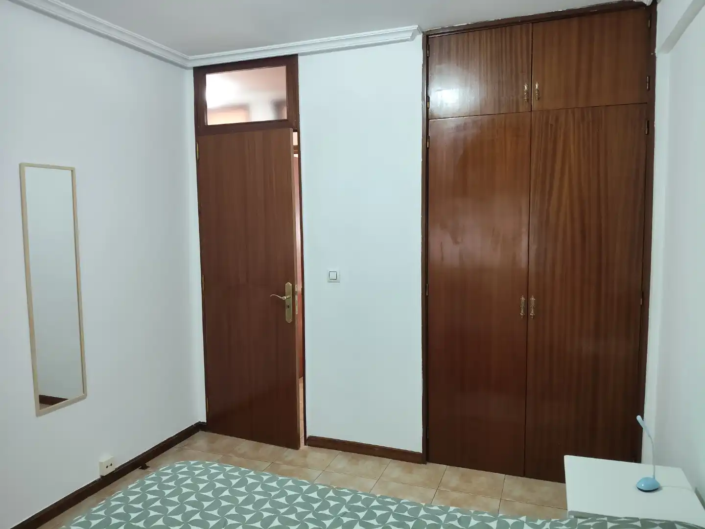 Room in Rúa do Conde de Torrecedeira, 19, Berbés - Peritos