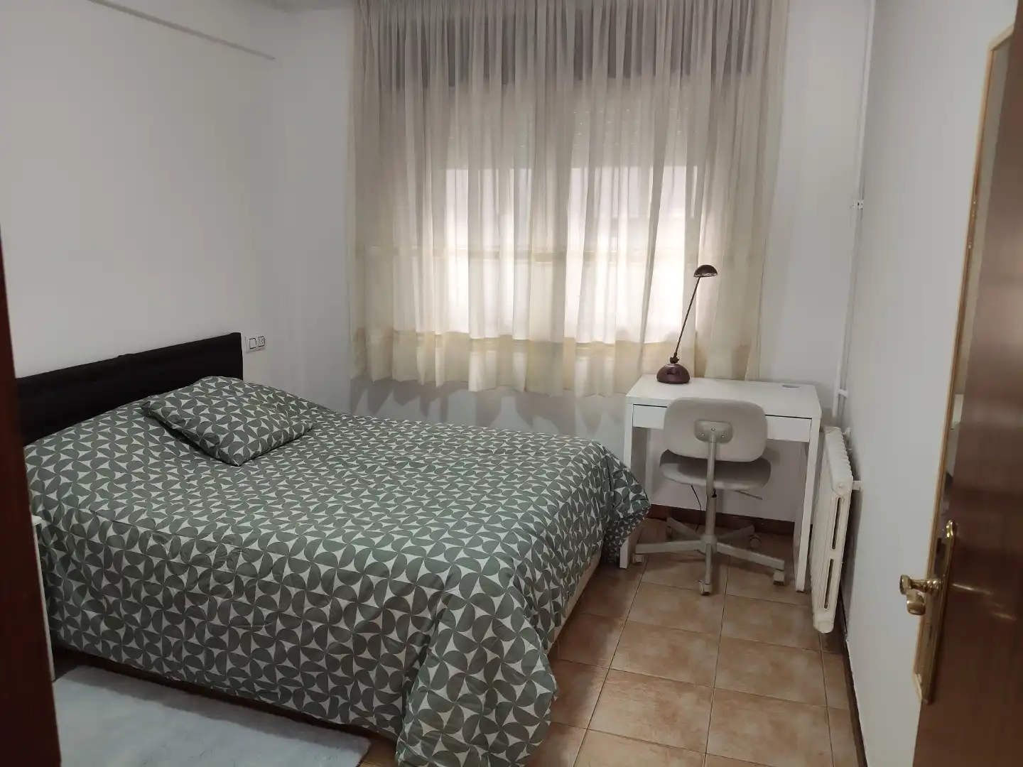 Room in Rúa do Conde de Torrecedeira, 19, Berbés - Peritos