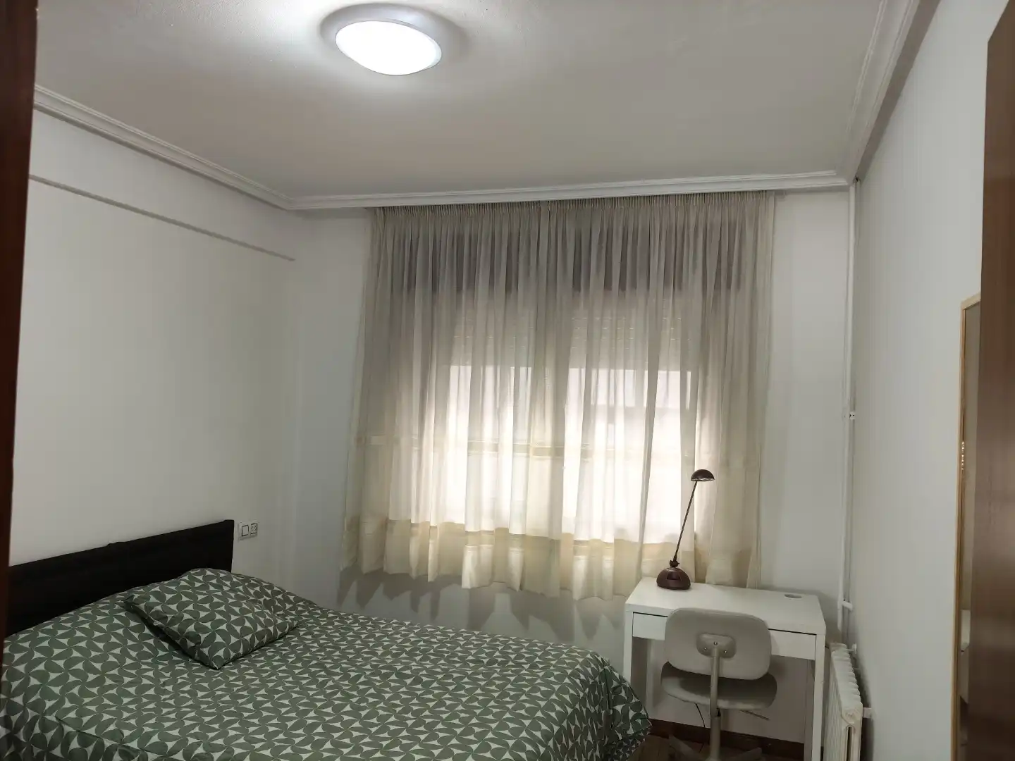 Room in Rúa do Conde de Torrecedeira, 19, Berbés - Peritos