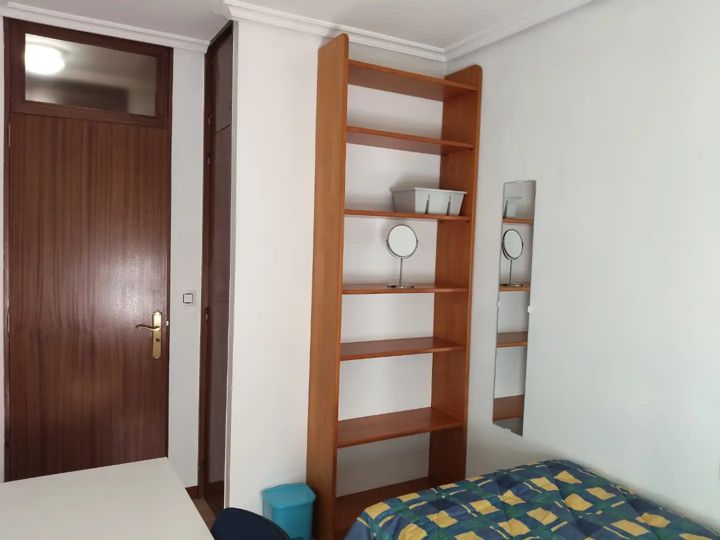 Room in Rúa do Conde de Torrecedeira, 19, Berbés - Peritos
