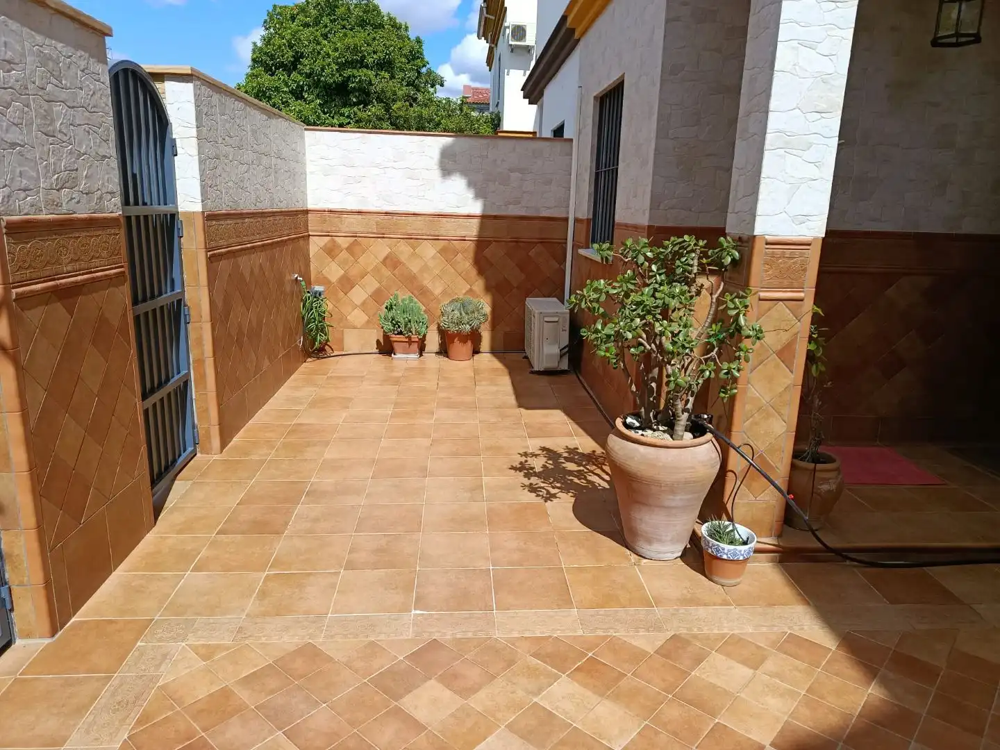 Casa adosada en venta en Calle Constantino Ponce de la Fuente, 41, Sevilla Capital Terraza de Casa adosada en venta en Sevilla Capital con Aire acondicionado y Terraza