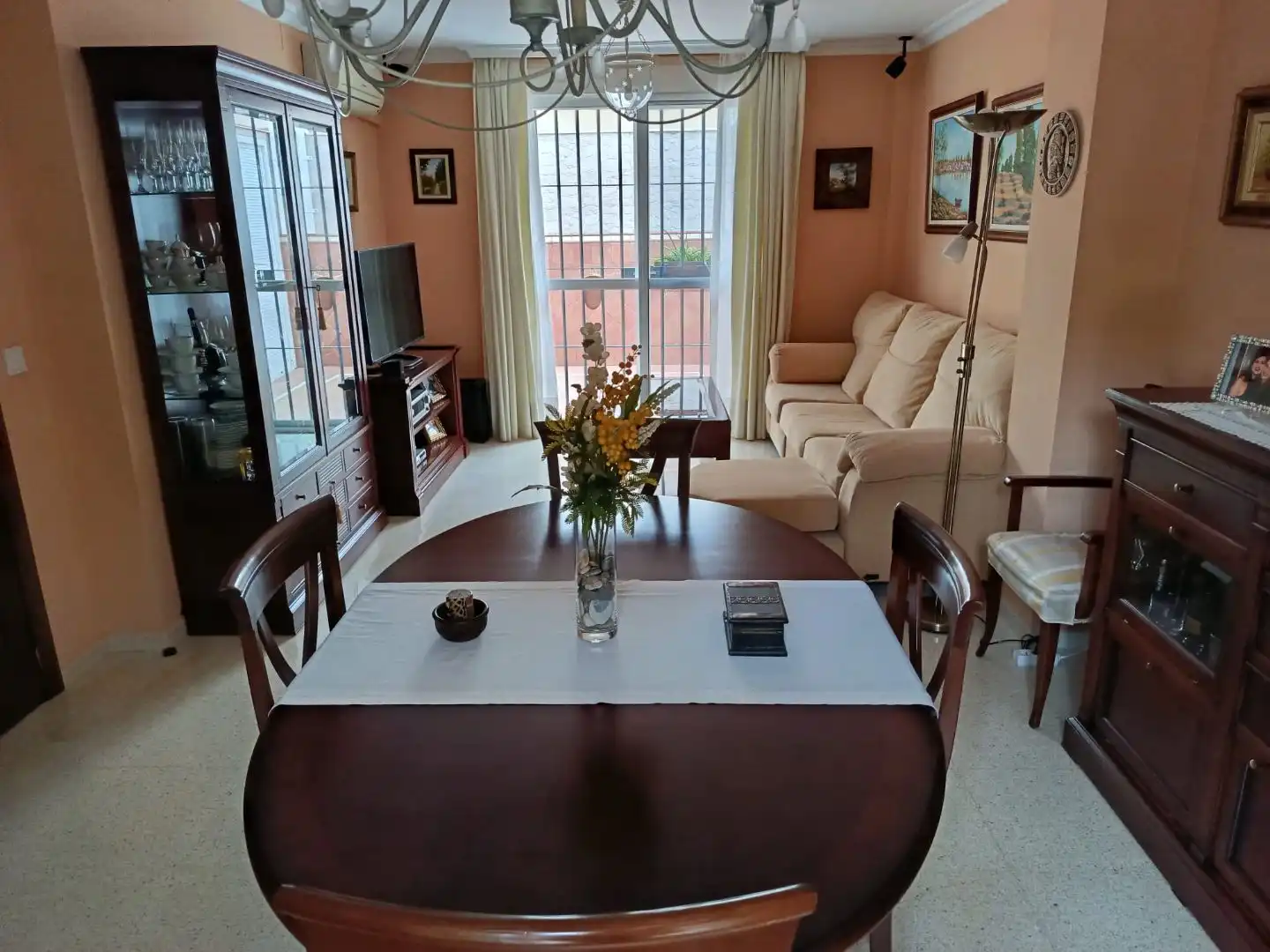 Casa adosada en venta en Calle Constantino Ponce de la Fuente, 41, Sevilla Capital Comedor de Casa adosada en venta en Sevilla Capital con Aire acondicionado y Terraza