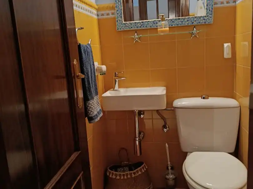 Casa adosada en venta en Calle Constantino Ponce de la Fuente, 41, Sevilla Capital Baño de Casa adosada en venta en Sevilla Capital con Aire acondicionado y Terraza