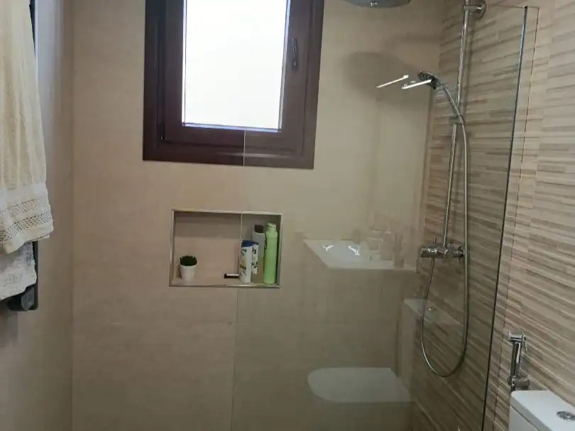 Casa adosada en venta en Calle Constantino Ponce de la Fuente, 41, Sevilla Capital Baño de Casa adosada en venta en Sevilla Capital con Aire acondicionado y Terraza